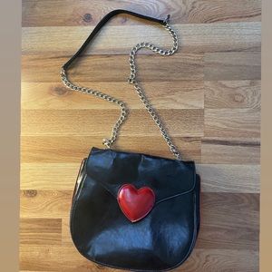 Heart crossbody